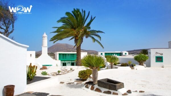LANZAROTE IMPERDIBILE + LANZAROTE E LE SUE SPIAGGE - immagine 5
